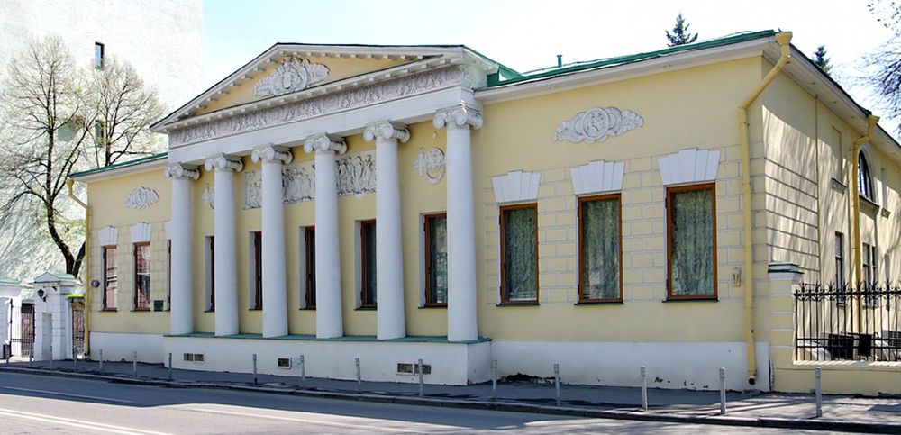 Houses of strict classicism Houses of strict classicism