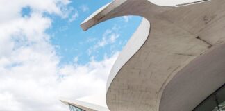 Architectural shaping in virtual reality