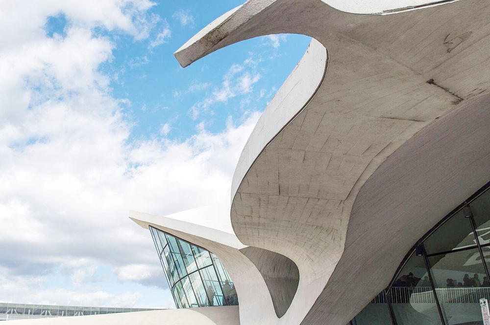 Architectural shaping in virtual reality Architectural shaping in virtual reality