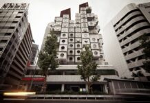Metabolist architecture Nagakin Capsule Tower