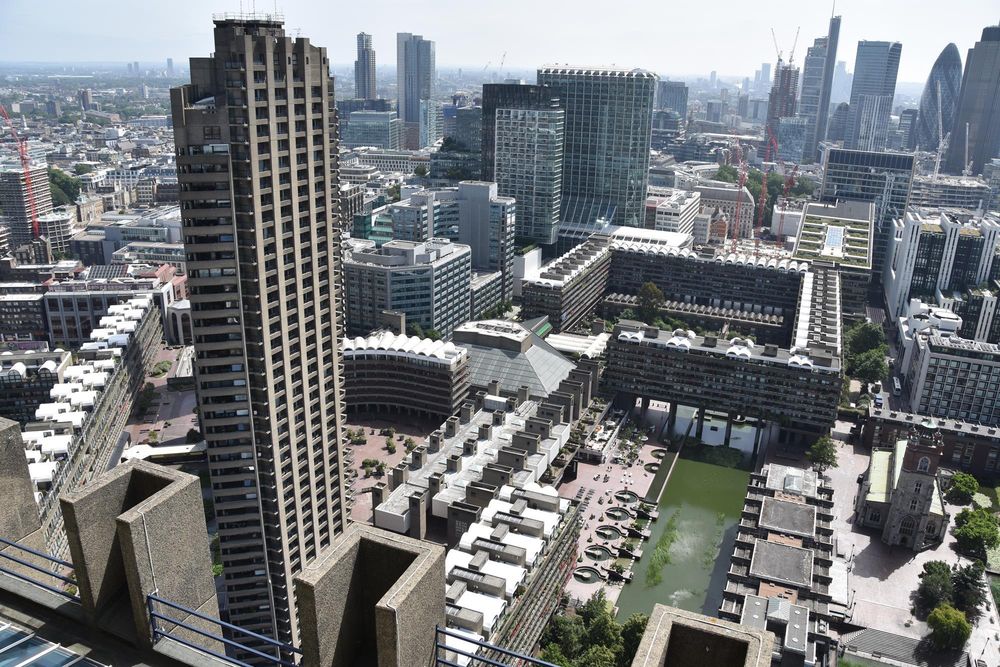 Barbican Center Housing, London Barbican Center Housing, London, Chamberlin, Powell & Bon, 1965