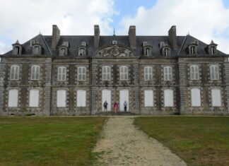 Замок Менехуарн (Chateau de Manehouarn)