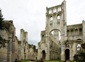 Аббатство Жюмьеж (Abbaye Saint-Pierre de Jumièges)