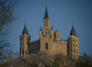 Замок Гогенцоллерн (Burg-Hohenzollern) — приют правящей династии