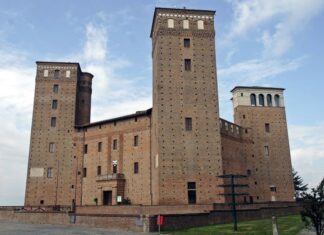 Замок Фоссано (Castello di Fossano)