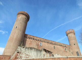 Крепость Зеленого графа (Castello di Ivrea)