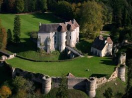 Нотр-Дам-дю-Бек (Notre-Dame du Bec) и замок Аркур (Domaine d’Harcourt)