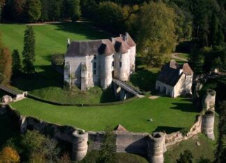 Нотр-Дам-дю-Бек (Notre-Dame du Bec) и замок Аркур (Domaine d’Harcourt)