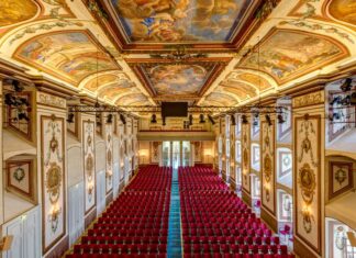 Дворец Эстерхази (Schloss Esterházy)