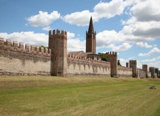 Монтаньяна (Montagnana)