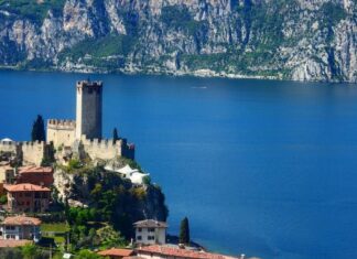 Замок Мальчезине (Scaliger Castle in Malcesine)