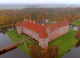 Замок Воергаард (Voergaard Slot)