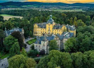 Замок Бюккенбург (Schloss Bückeburg). Из замка в резиденцию