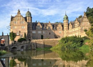 Замок Хамельшенбург (Schloss Hämelschenburg)