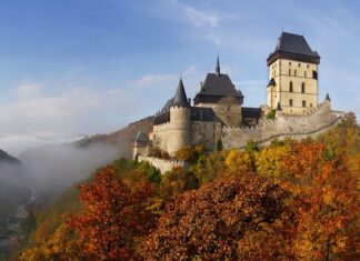 Замок Карлштейн (Karlštejn)