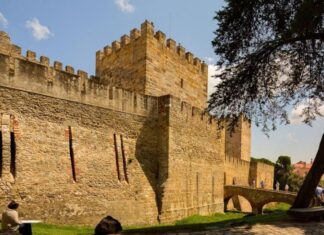 Замок Святого Георгия (Castelo de São Jorge) — королевский замок Португалии