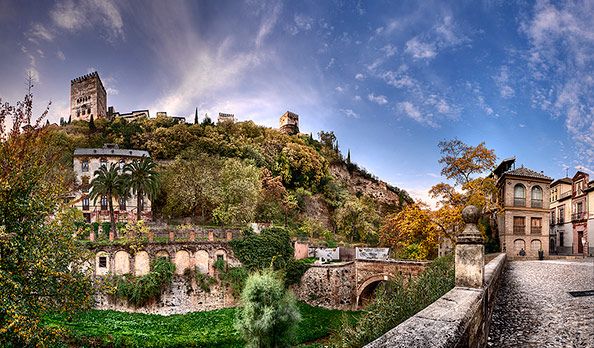 Granada-Paseo-de-los-Tristes Гранада – город на трех холмах
