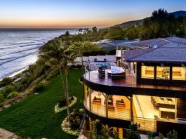 House by the sea in Spain