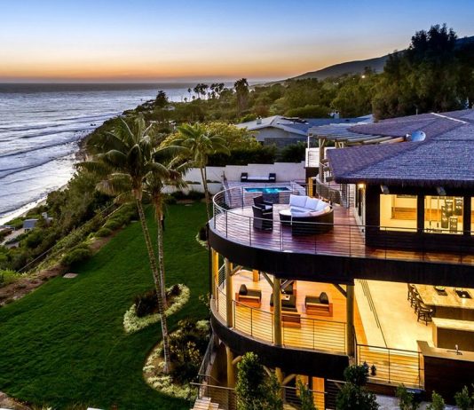 House by the sea in Spain
