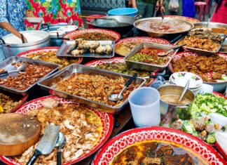 A Foodie’s Expedition: Exploring Local Flavors and Street Food Worldwide